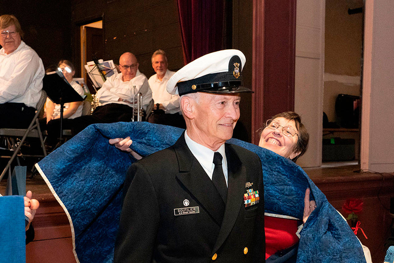 PHOTO: Quilt of Valor presented at Port Townsend Veterans Day ceremony ...