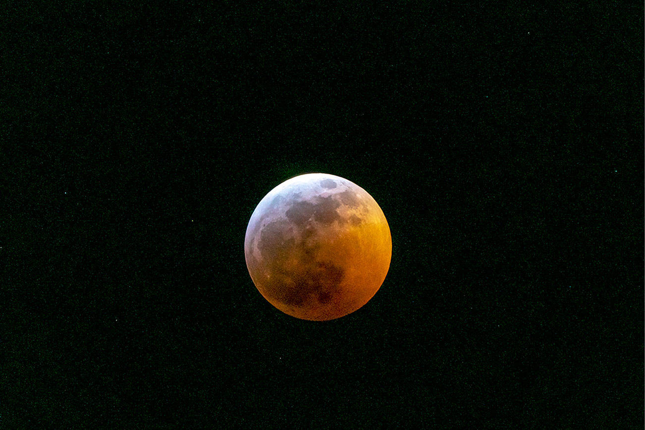 PHOTO: Blood-red lunar eclipse over Peninsula