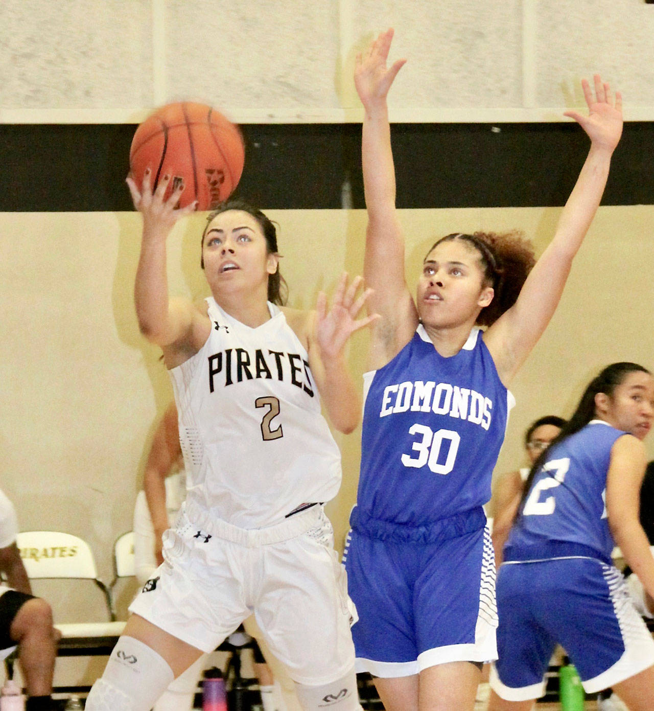 David Logan/for Peninsula Daily News Peninsula’s Leilani Padilla, left, a freshman from Las Vegas, goes up for a laying after getting around Edmonds’ Analiyah Matthews, also a freshman from Las Vegas.