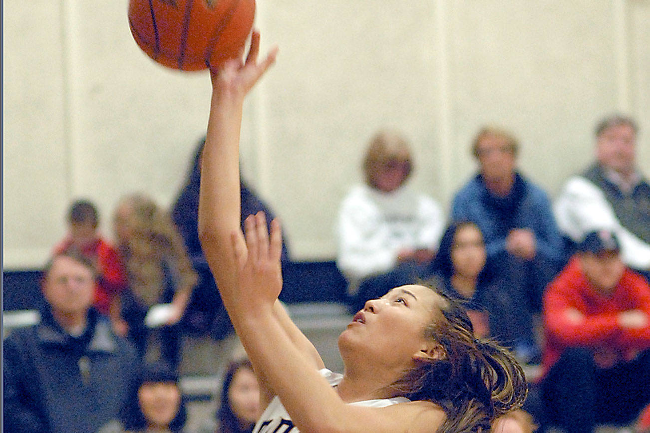 COLLEGE HOOPS: Peninsula women in battle for first place; men’s backs against the wall