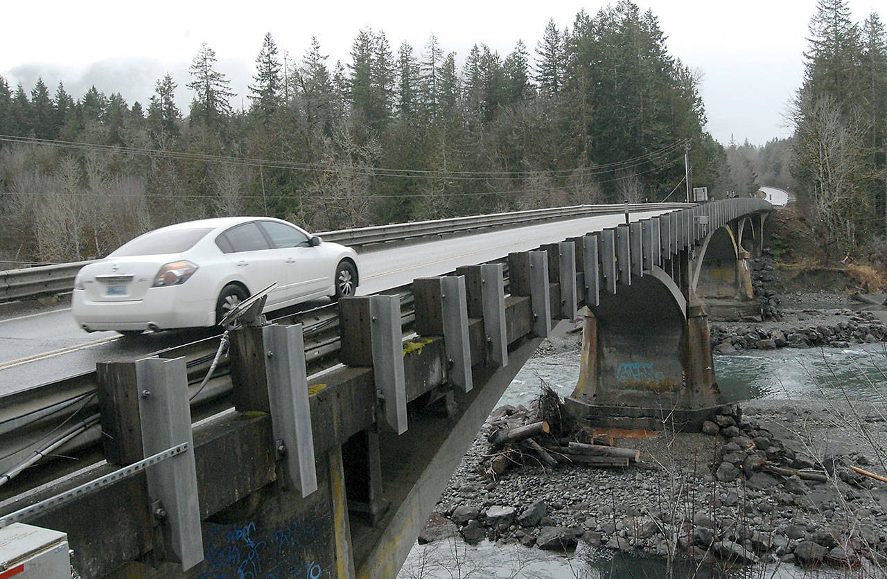 A car makes its way across the U.S. Highway 101 bridge over the Elwha River west of Port Angeles in Feburary. (Keith Thorpe/Peninsula Daily News)