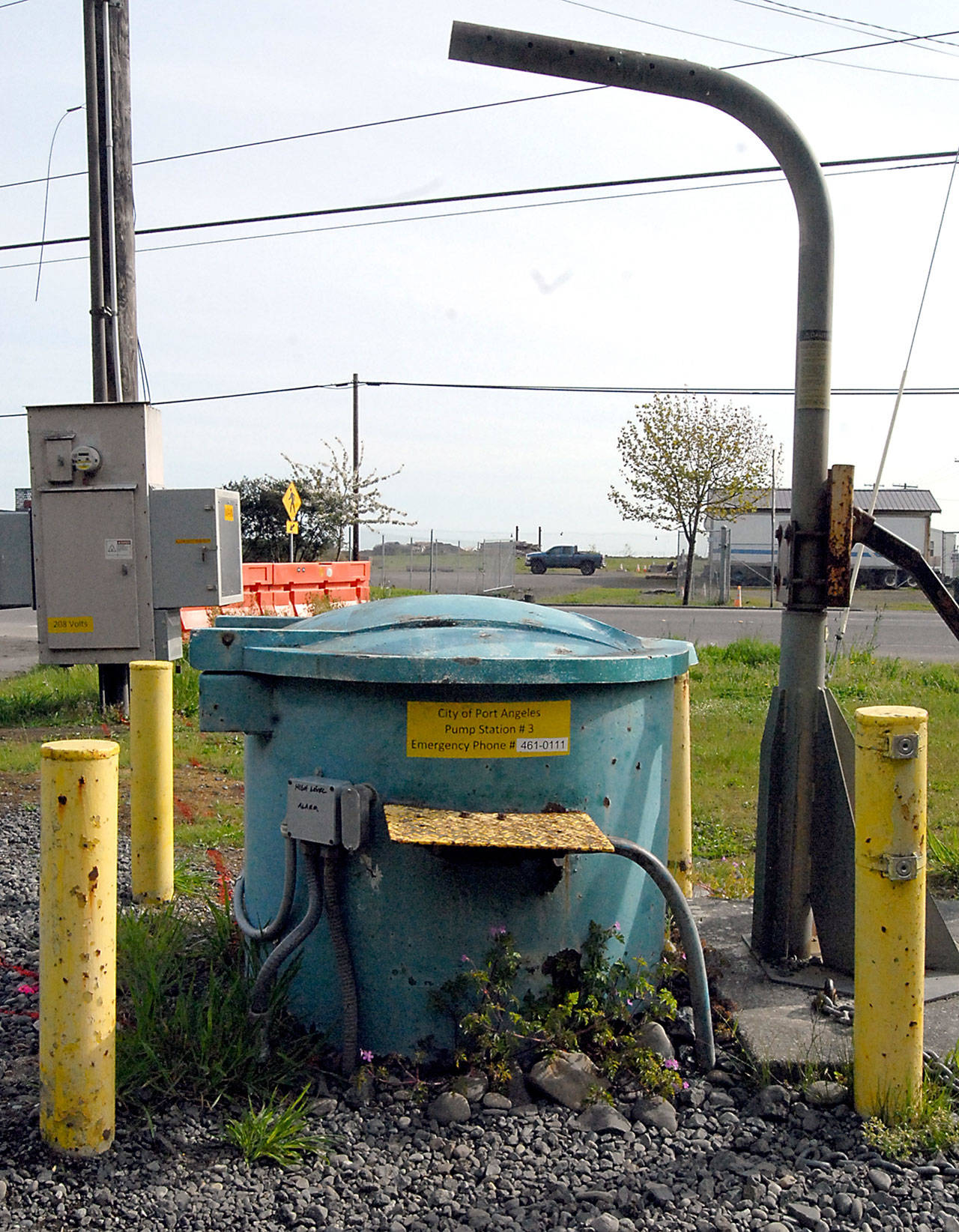 An access hatch to Port Angeles Pump Station No. 3 sits along Marine Drive at the base of Hill Street. (Keith Thorpe/Peninsula Daily News)