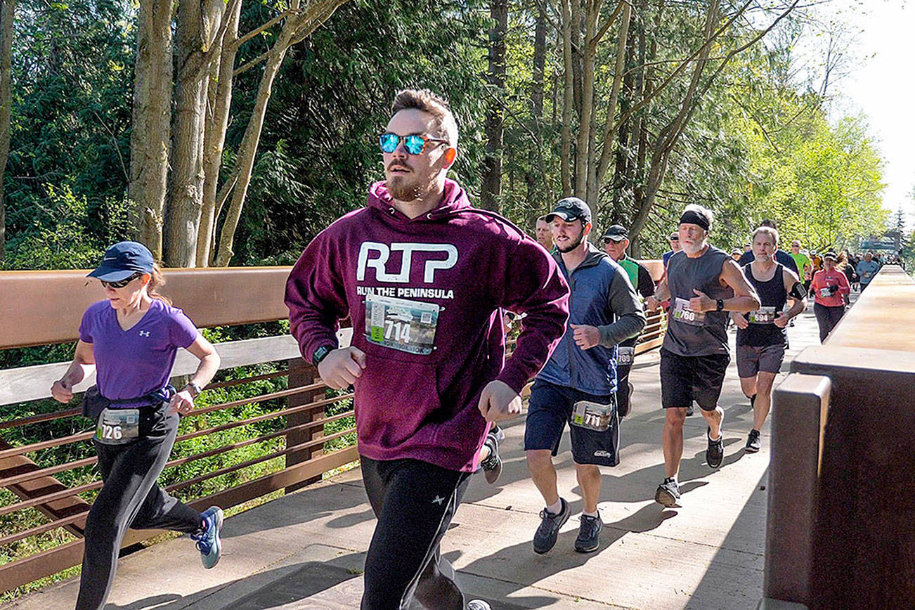 AREA SPORTS: More than 400 compete in the first-ever Railroad Bridge run