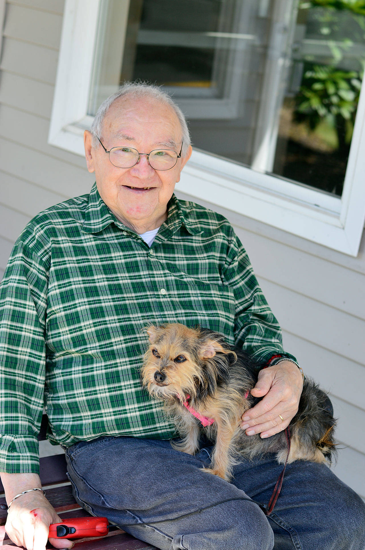 Casey Cassian and Cricket take it easy in Port Townsend. (Diane Urbani de la Paz/for Peninsula Daily News)