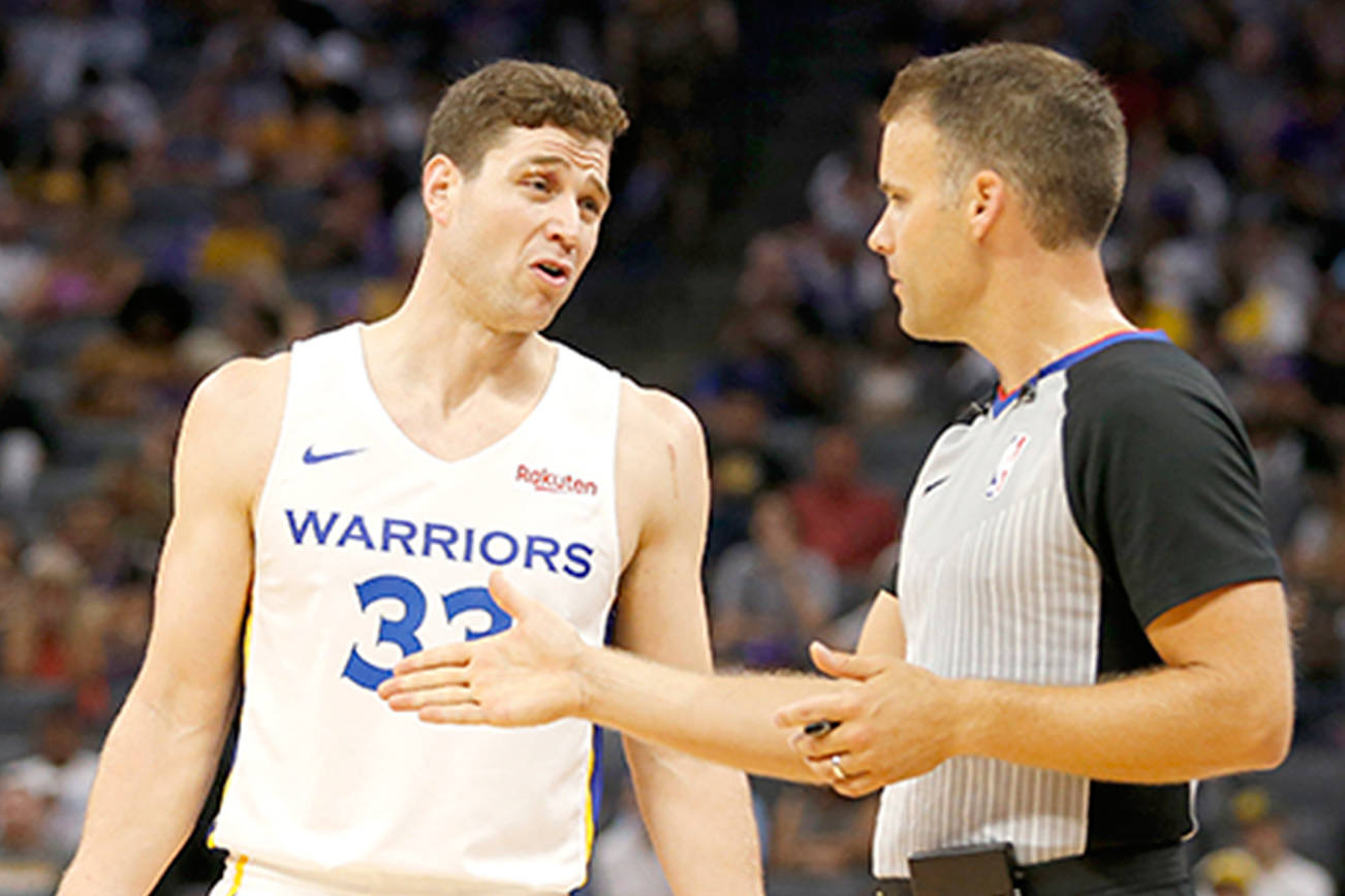 BASKETBALL: Former pro referee Bernie Fryer offers peek into world of NBA officiating