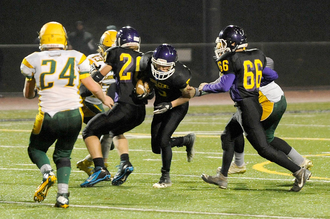 Quilcene’s Isaac Dugdale finds the running lane during a district playoff win over Darrington last season. (Michael Dashiell/Olympic Peninsula News Group)