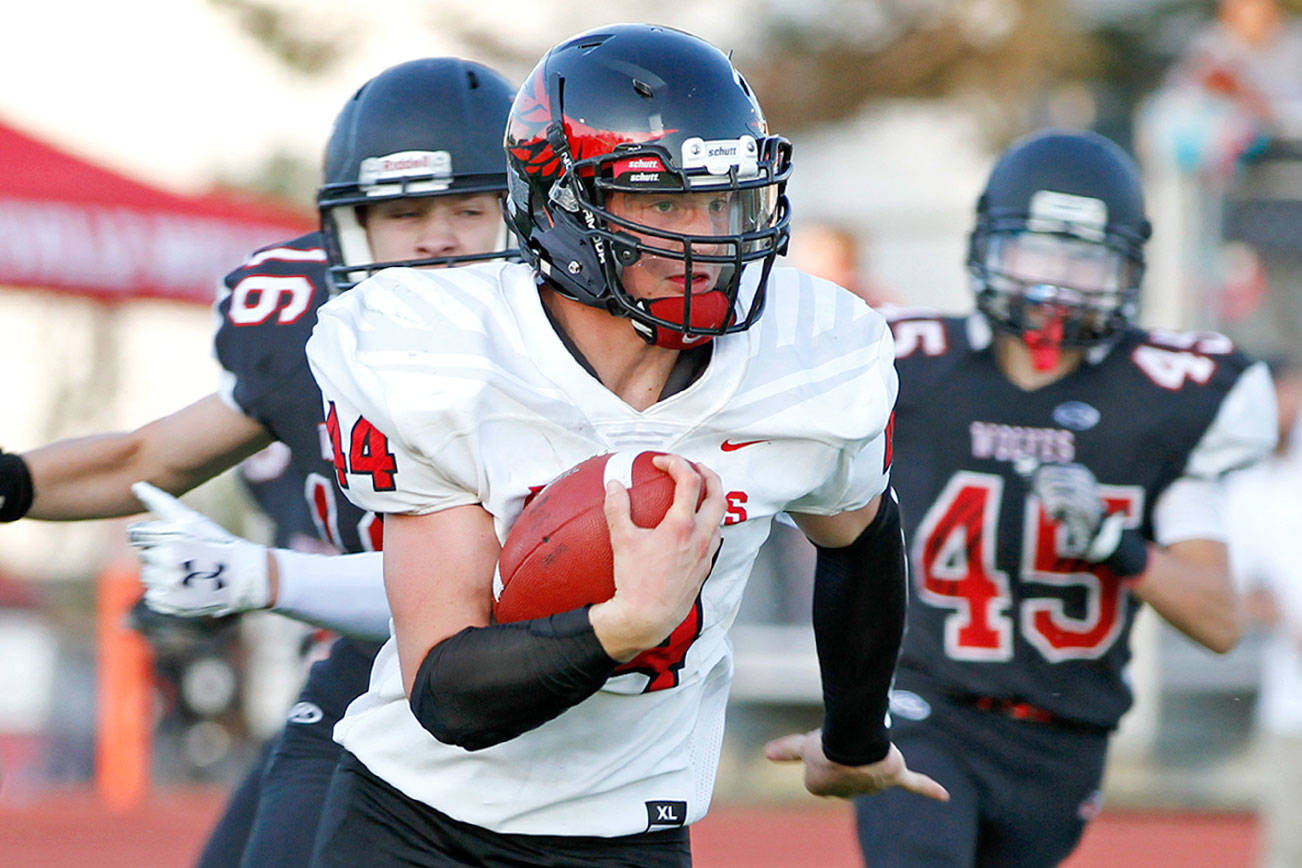 PREP FOOTBALL: Tracer, Port Townsend rumble past Coupeville