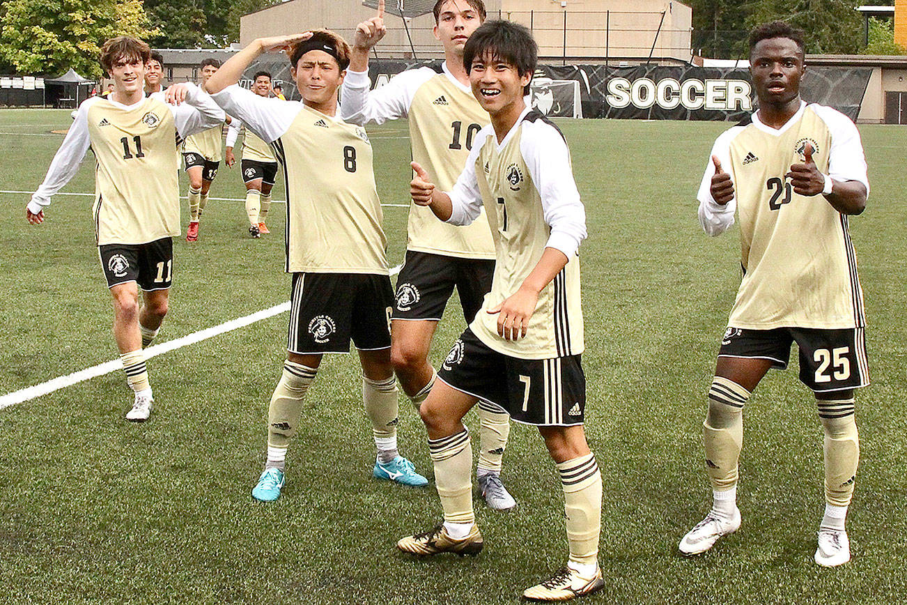 COLLEGE SOCCER: Peninsula men cruise to 9-0 victory; women win with fourth-straight shutout