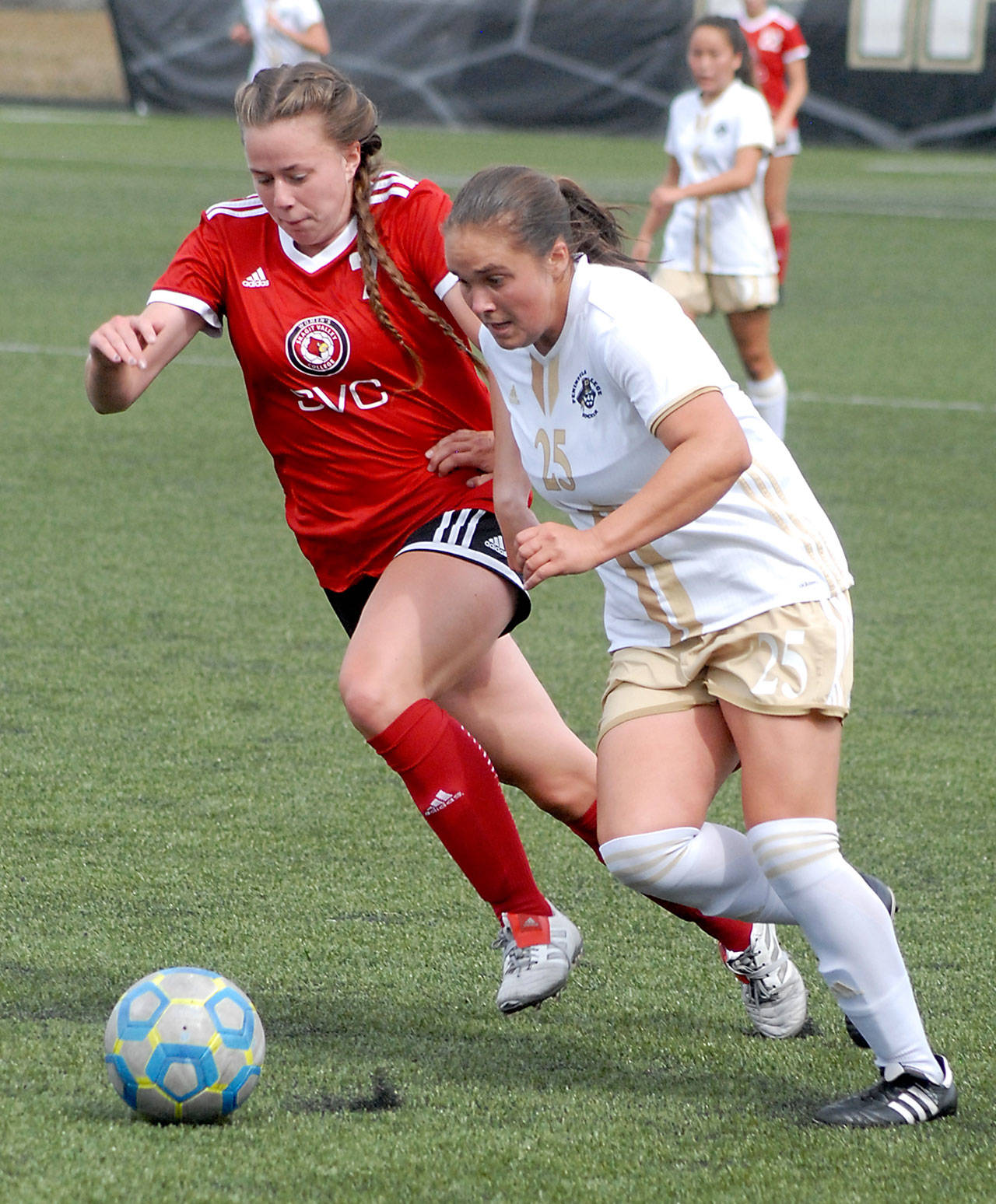 COLLEGE SOCCER: Pirate women make it tough on themselves late | Peninsula  Daily News