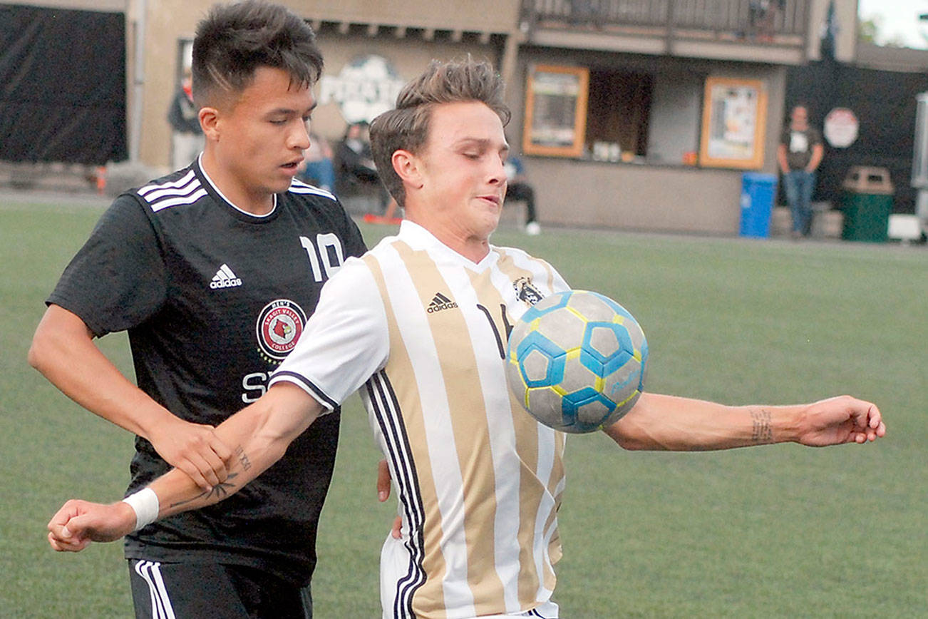 COLLEGE SOCCER: Peninsula men close out win in style