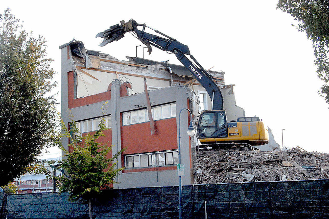 PHOTO: Walls come down in Port Angeles hotel demolition