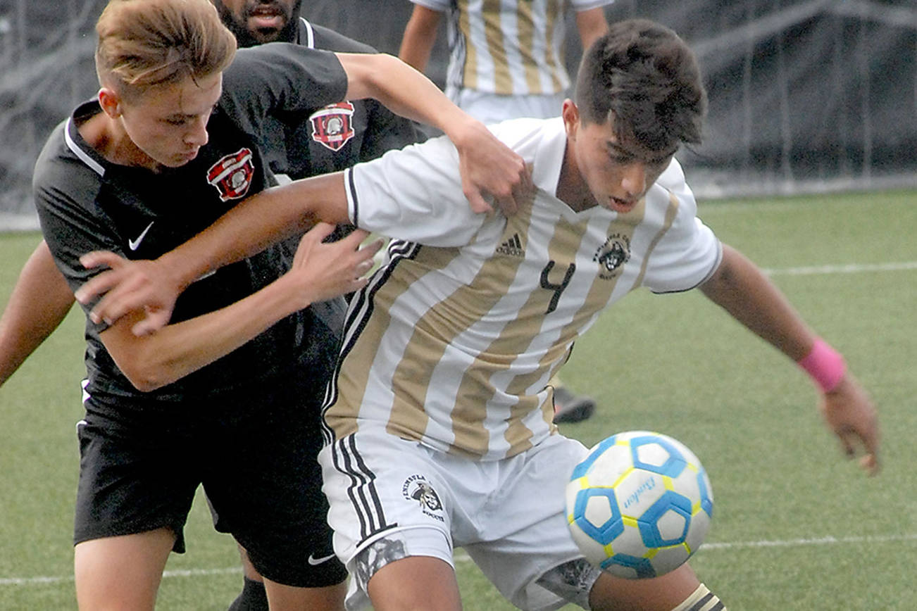 COLLEGE SOCCER: Peninsula men, women sweep upstart Everett to maintain control of the North