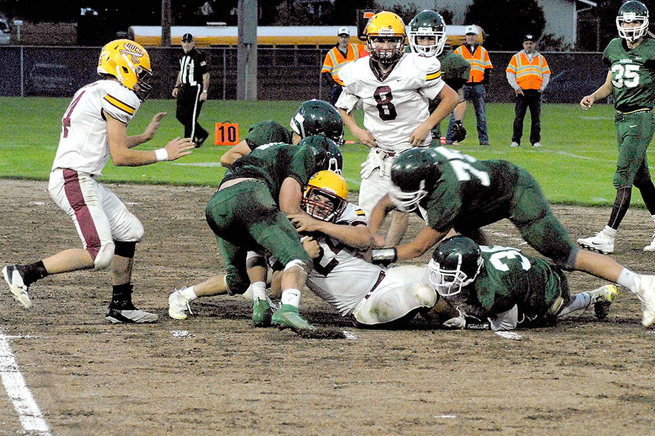 RAINSHADOW RUMBLE: Sequim-Port Angeles face off on the football field — which includes a baseball diamond