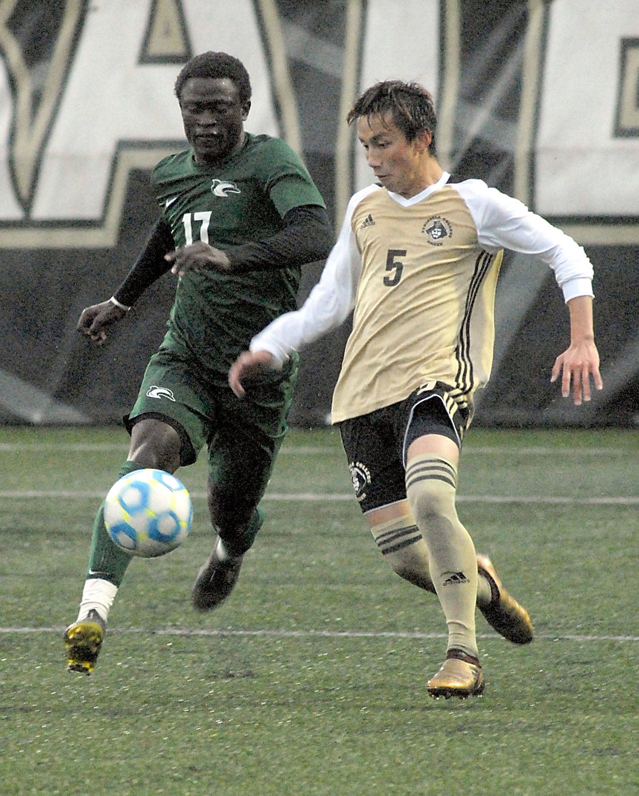 Peninsula’s Teppei Teramoto, right vies foro ball control with Shoreline’s David Enow on Wednesday at Wally Sigmar Field in Port Angeles. (Keith Thorpe/Peninsula Daily News)