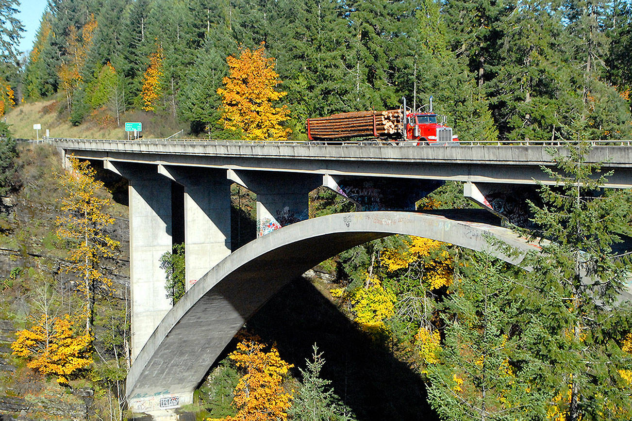 Peninsula’s fall colors on display over Elwha River