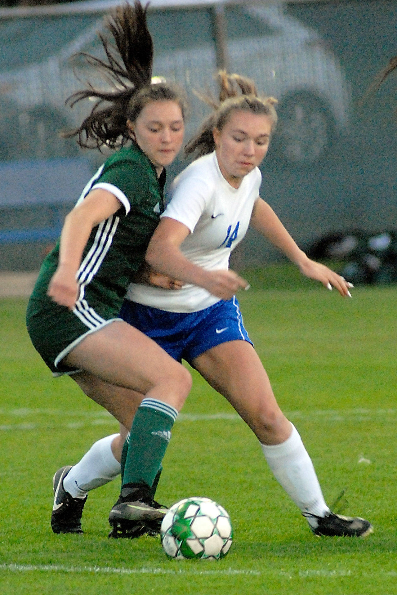 Port Angeles’ Jada Cargo, left, and Bremerton’s Claire Warthen battle for control during a game earlier this season at Civic Field. (Keith Thorpe/Peninsula Daily News)