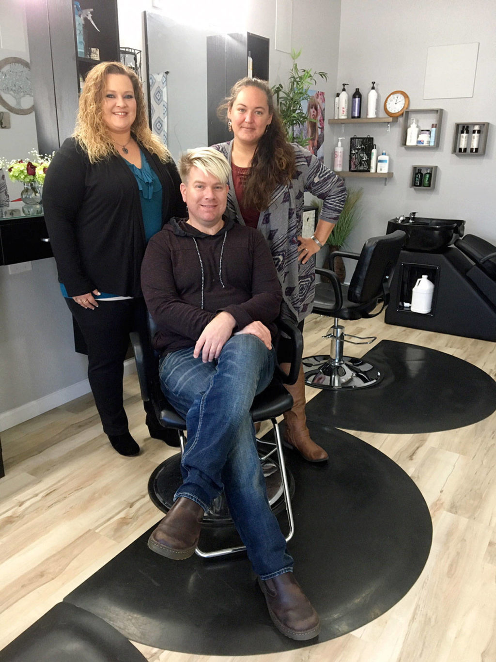 Port Angeles hair studio moves to new location | Peninsula Daily News