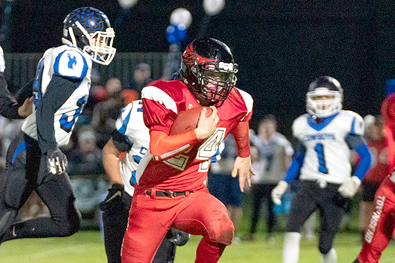 FRIDAY NIGHT LIGHTS: Port Townsend tops rival Chimacum on desperation halfback pass on game’s final play (With video of the game-winning TD)