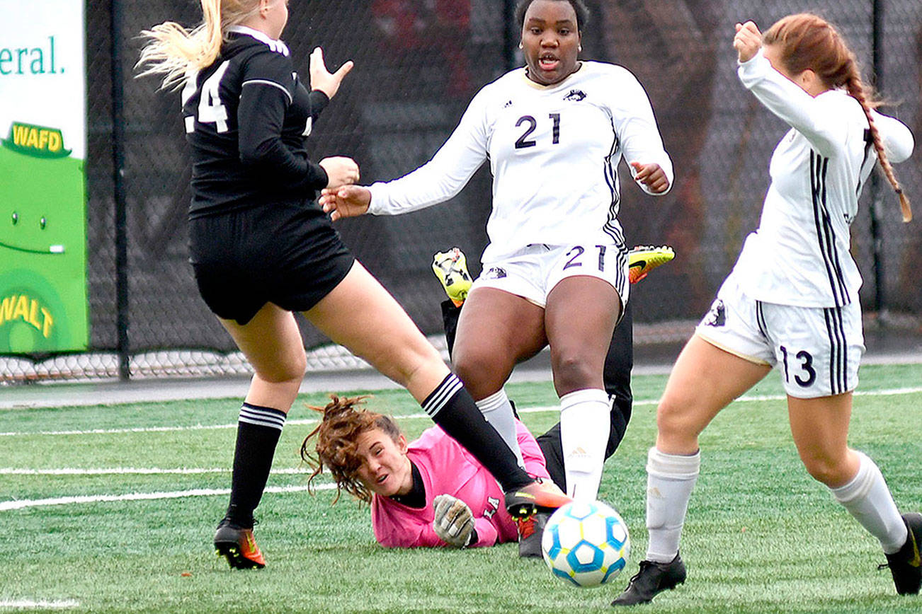 COLLEGE SOCCER: Peninsula women fall in final seconds