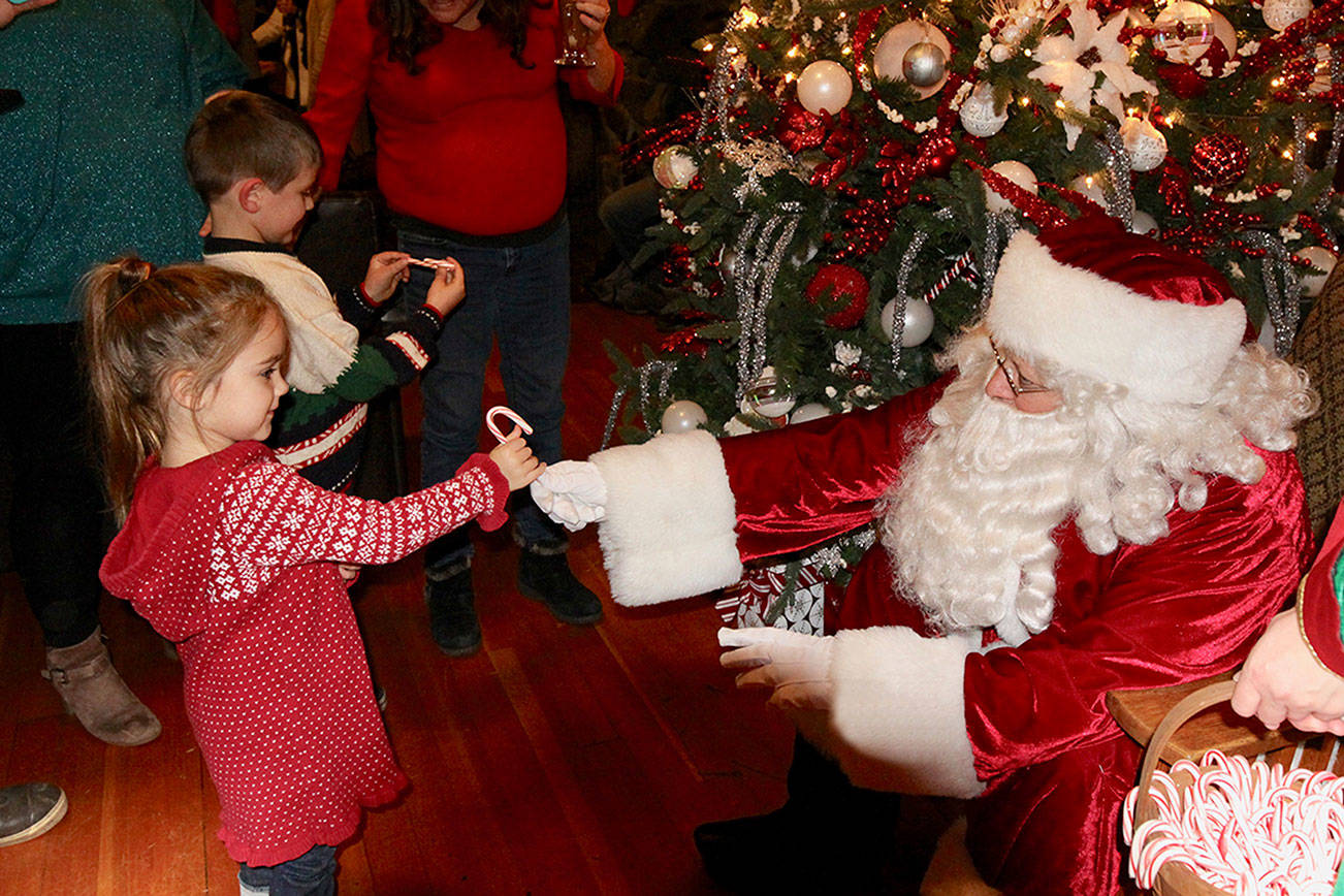 Lake Crescent Lodge lights up the holiday season