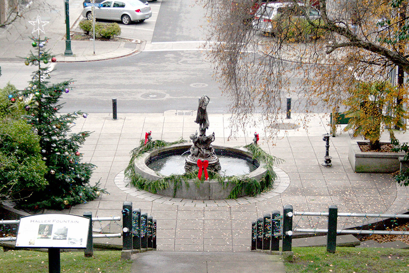 Port Townsend holiday events kick off with tree lighting