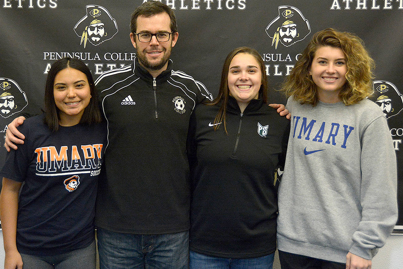 COLLEGE SOCCER: Peninsula trio sign with four-year schools