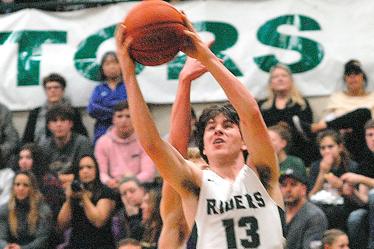 DISTRICT BASKETBALL PLAYOFFS: Methner provides a spark for Roughriders