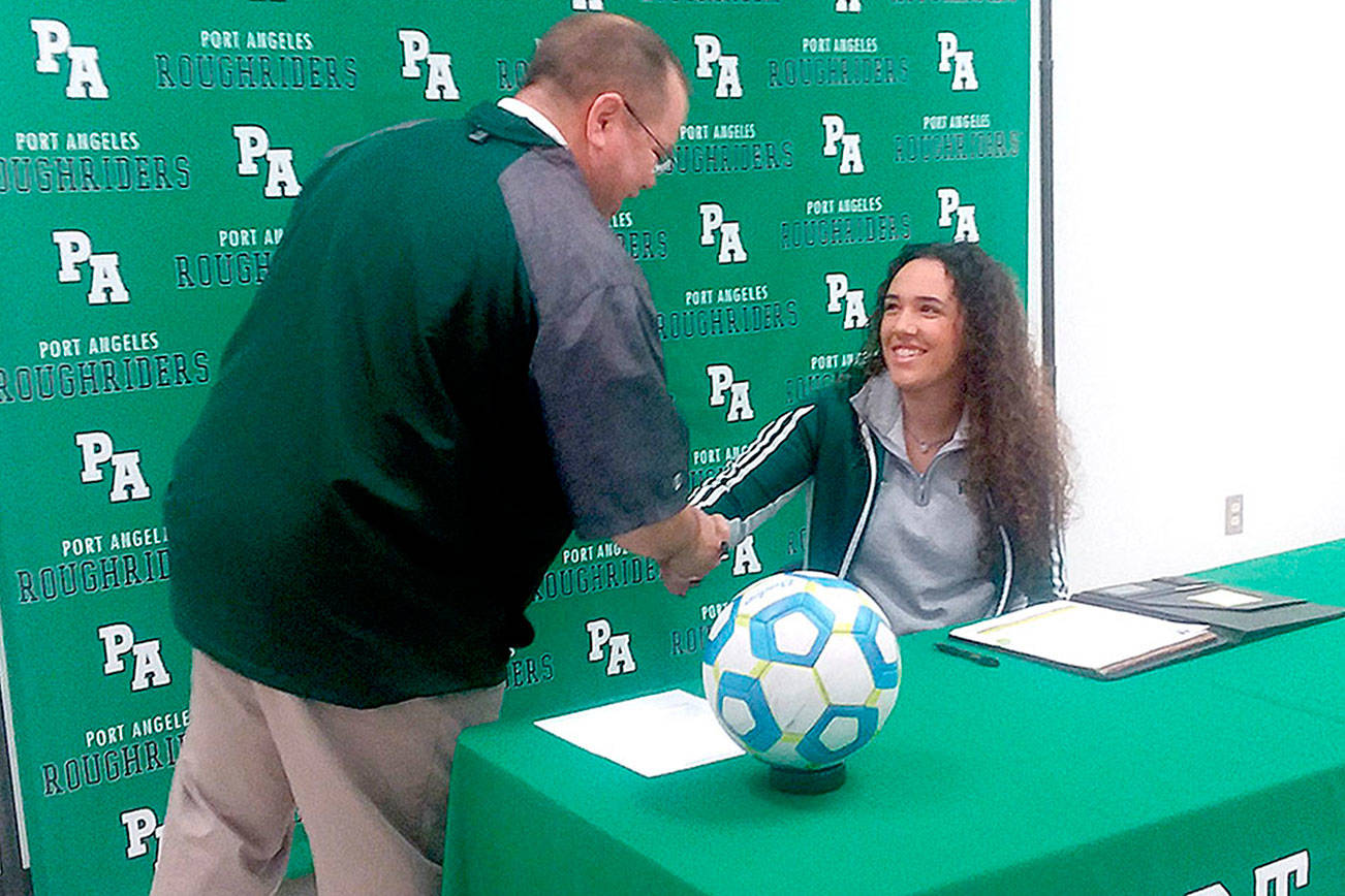 COLLEGE SOCCER: Port Angeles’ Lucah Folden signs with Edmonds