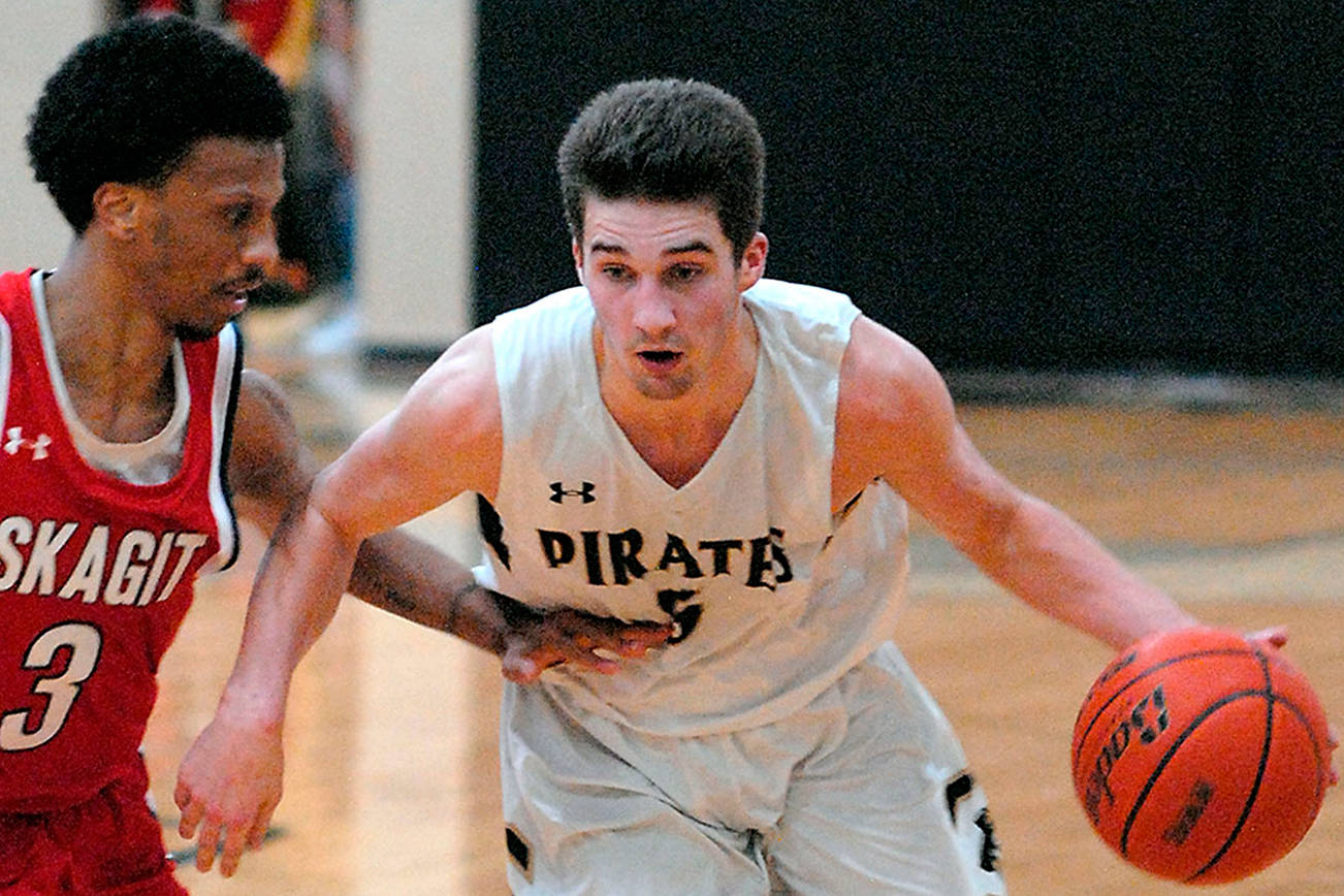 Keith Thorpe/Peninsula Daily News Peninsula’s Nate Despain, right, drives down court as Skagit Valley’s AJ Chappell defends on Wednesday at Peninsula College.