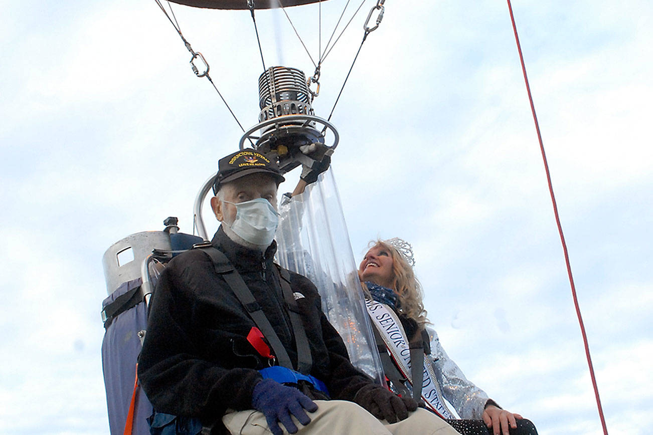 Keith Thorpe/Peninsula Daily News
U.S. Navy veteran Lt. Cmdr Frank Hurlbut, 92, a resident of Sinclair Place assisted living community in Sequim, takes a teathered balloon ride with Capt. Crystal Stout of the Dream Catcher Balloon Program on Wednesday. Hurlbut, who as a Navy pilot during his time of service, was one a several Sinclair Place residents who were offered the opportunity to take short rides to enjoy the view.