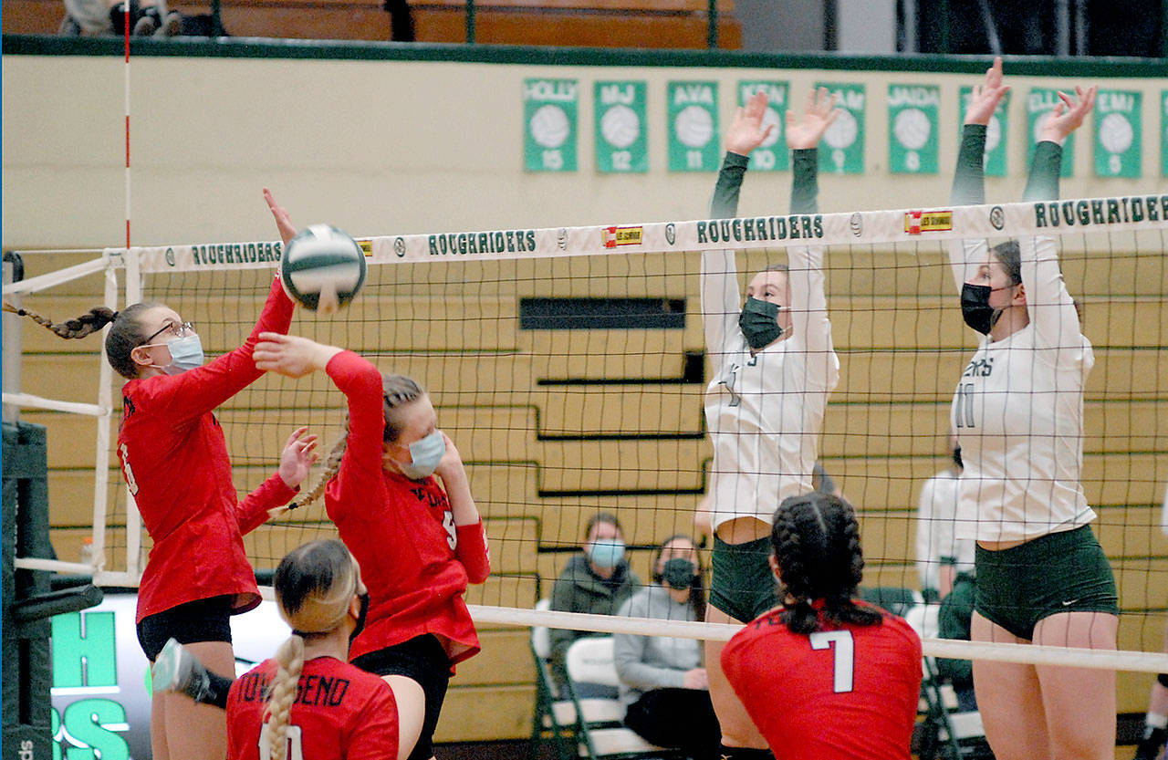 East Jefferson’s Macy Aumock, left, and Sophie Patterson fend off a block by Port Angeles’ Zoe Smithson and Ava Brenkman, right, as East Jefferson’s Akira Anderson, front left, and Jessica Hawley, front right, look on during the first game of Tuesday’s match at Port Angeles High School. (Keith Thorpe/Peninsula Daily News)
East Jefferson’s Macy Aumock, left, and Sophie Patterson fend off a block by Port Angeles’ Zoe Smithson and Ava Brenkman, right, as East Jefferson’s Akira Anderson, front left, and Jessica Hawley, front right, look on during the first game of Tuesday’s match at Port Angeles High School. (Keith Thorpe/Peninsula Daily News)