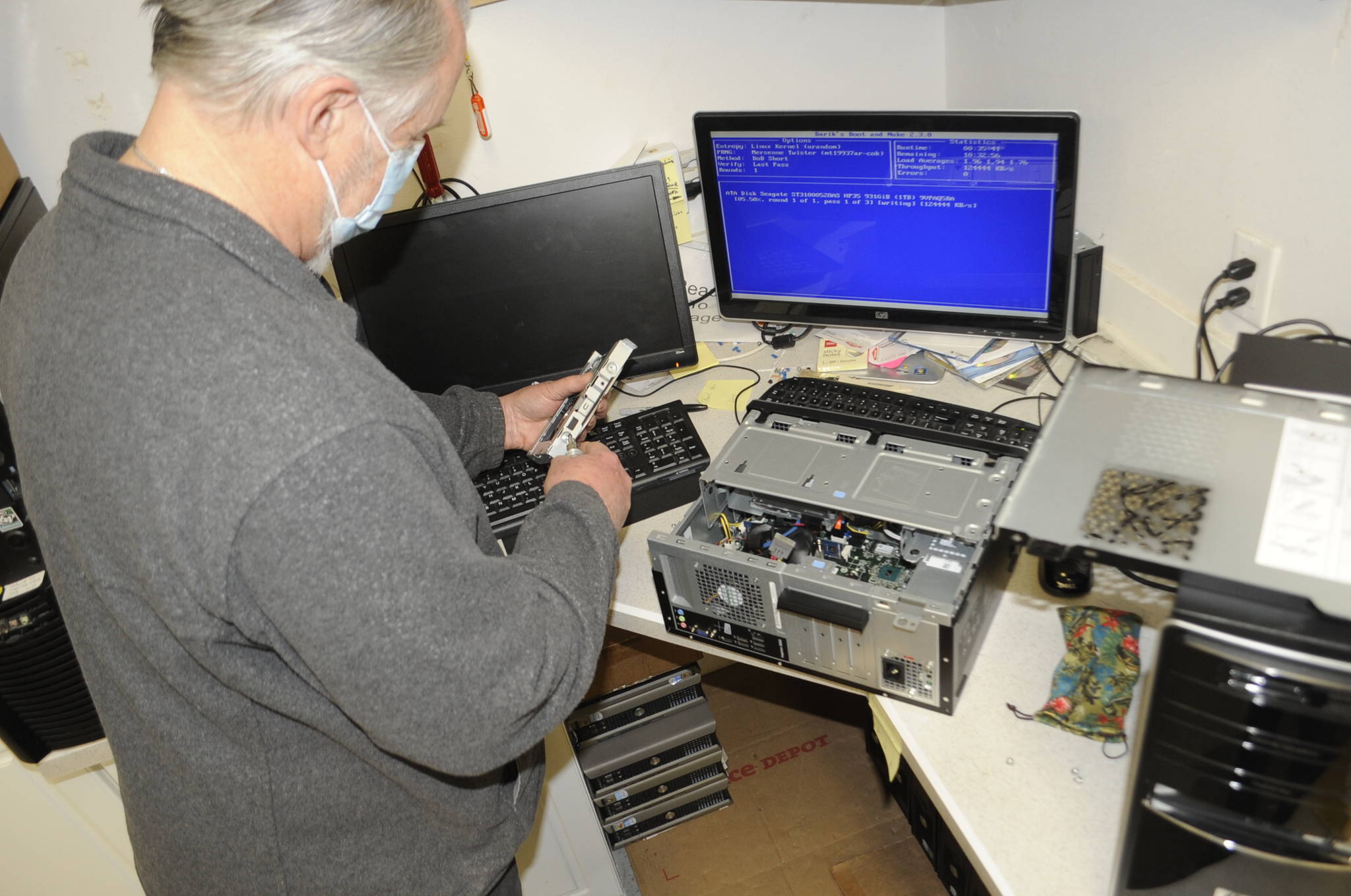 Al Lynn, a volunteer with the Sequim PC Users Group, is one of several people refurbishing computers to give to those in need. (Matthew Nash/Olympic Peninsula News Group)