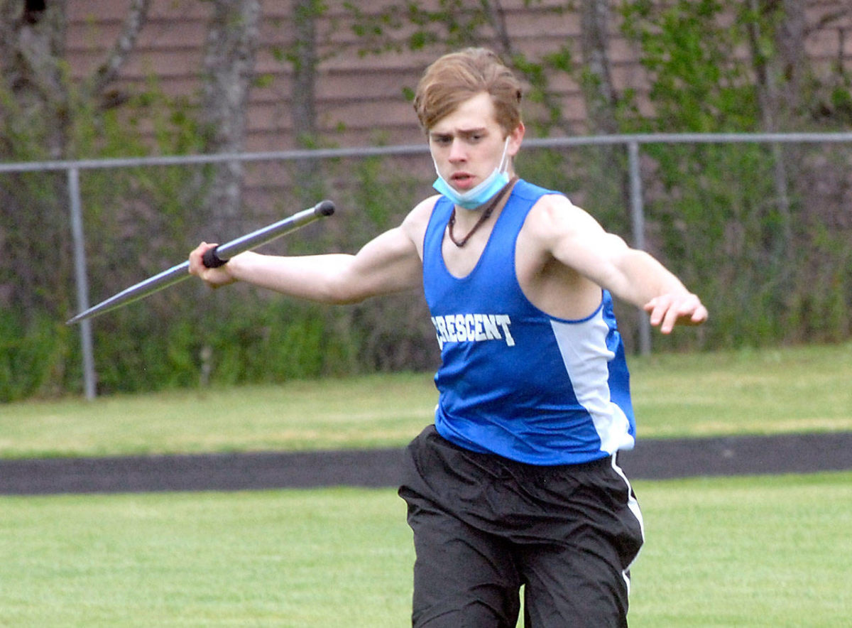 TRACK AND FIELD: Neah Bay boys, girls win final track meet of the year ...