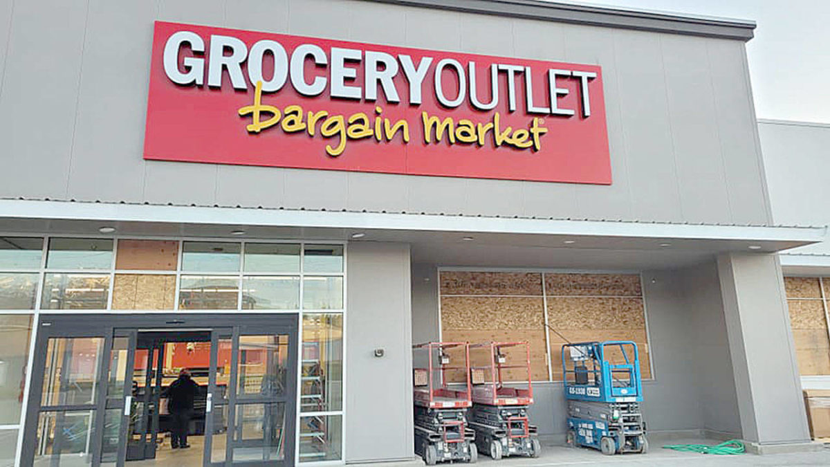 Grocery Outlet opens store in Port Angeles | Peninsula Daily News