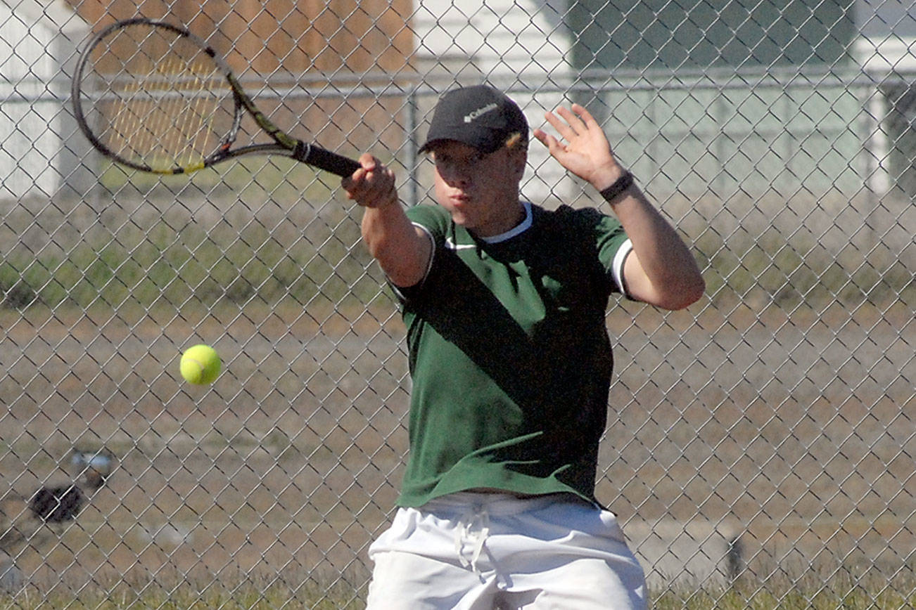 Keith Thorpe/Peninsula Daily News
Port Angeles' Reef Gelder returns the ball in his singles match against East Jefferson's Carter Cameron on Thursday at Port Angeles High School.