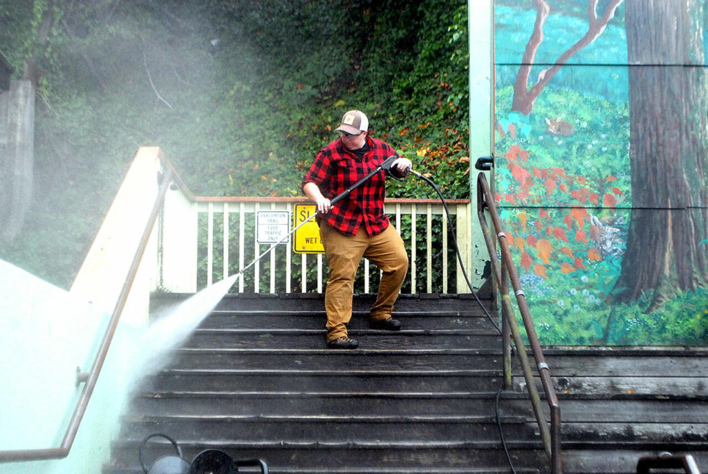 Sprucing Up Stairs | Peninsula Daily News