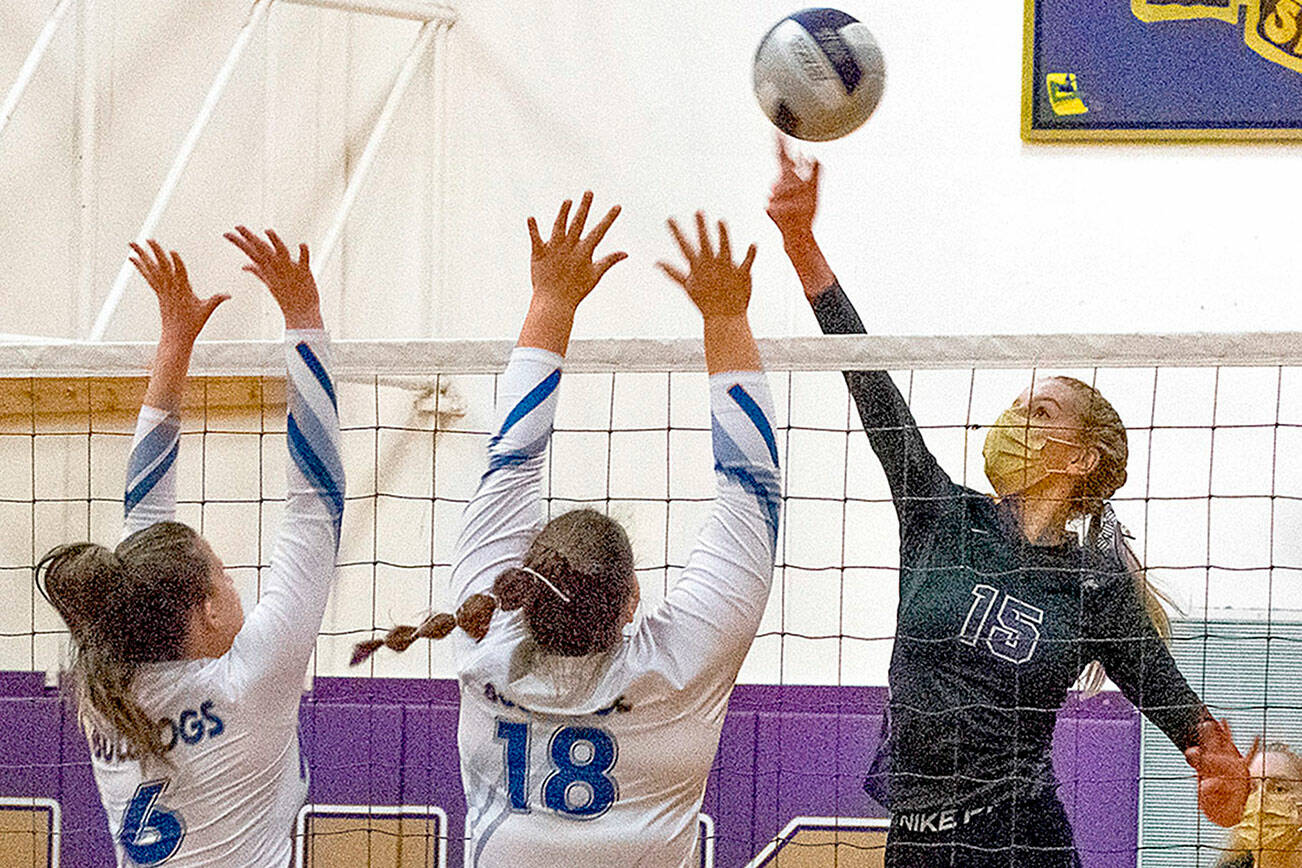 Sequim's Kendall Hastings (15) tips a shot past North Mason defenders in the Wolves' 3-1 Olympic League win Tuesday night. (Emily Matthiessen/Olympic Peninsula News Group)