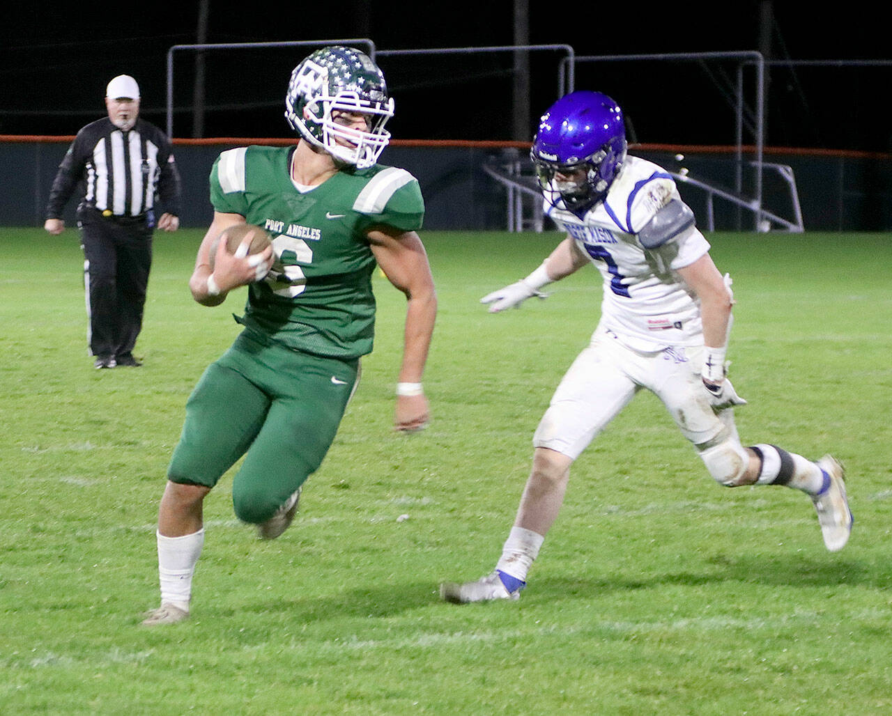 Port Angeles’ Jaziel Livingston (6) outpaces North Mason Bulldog Dakota Filer (7) as he runs around right end for a good gain on the gridiron Friday at Civic Field. Livingston had 93 yards rushing and a touchdown in the 47-6 win. (Dave Logan/for Peninsula Daily News)