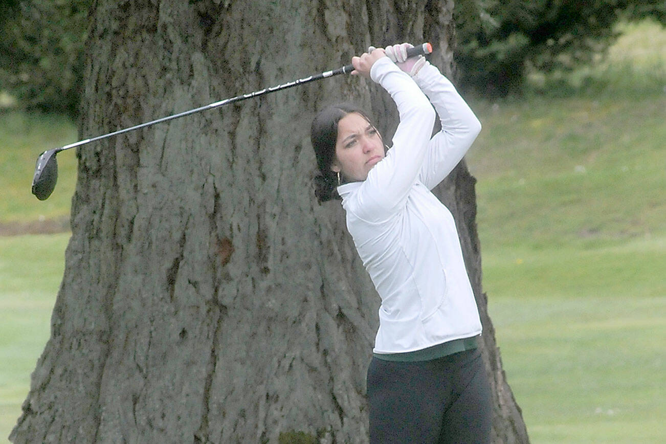 Keith Thorpe/Peninsula Daily News
Port Angeles' Piper Williams tees off on the first hole on Thursday at Peninsula Golf Club in Port Angeles.