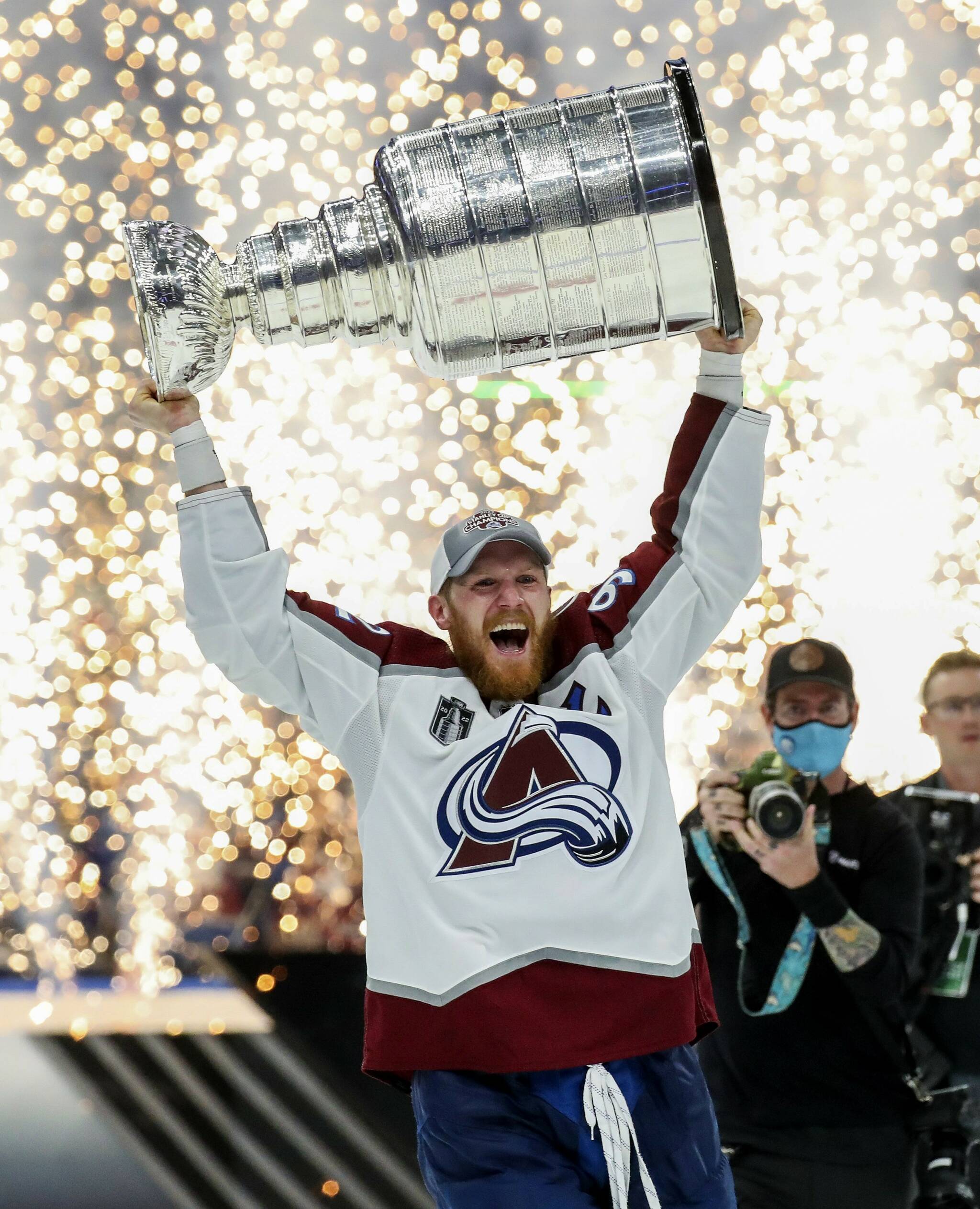 Avalanche Bury The Lightning For Stanley Cup Peninsula Daily News 