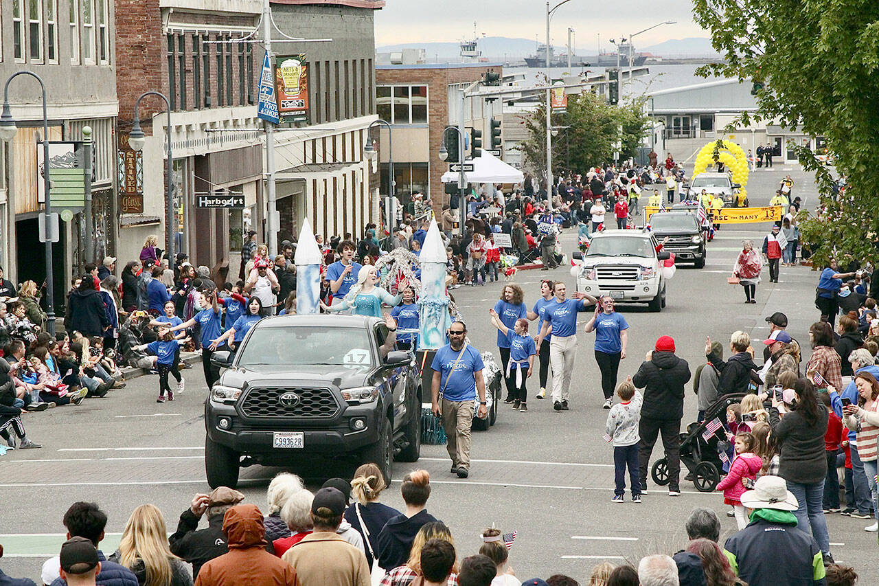 Fourth of July parade procession for Port Angeles Peninsula Daily News