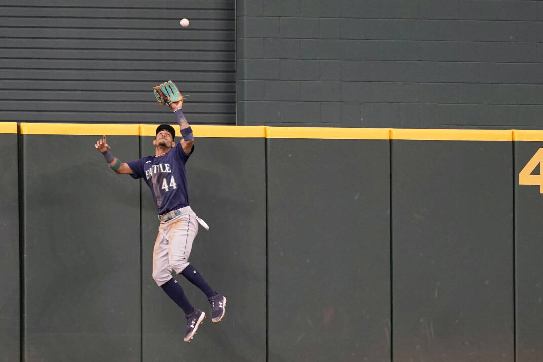 Mariners sweep doubleheader to win 10 straight for 1st time since 2002