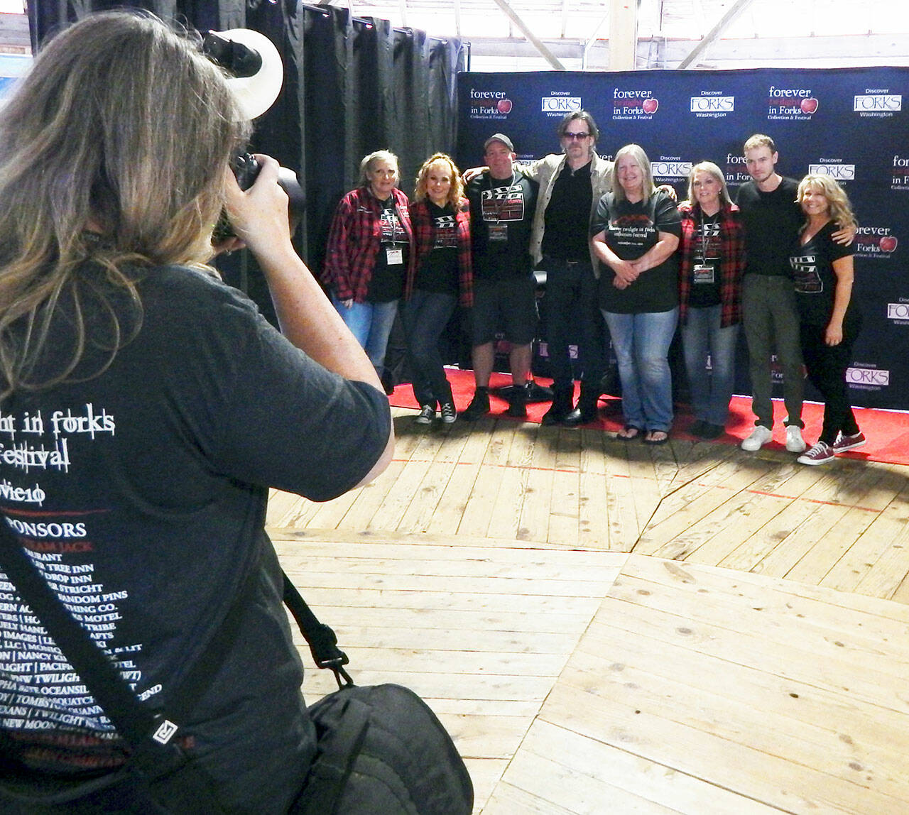 Before the Autograph and Photograph Event on Friday, the Forever Twilight in Forks (FTF) committee had a group photo taken with actors Billie Burke and Erik Odom. From left are Teresa Aldrich, Shannon Damron, Rob Hunter, Burke, Lissy Andros, Kelly Grable, Odom and Kim DeMaria. (Christi Baron/Olympic Peninsula News Group)