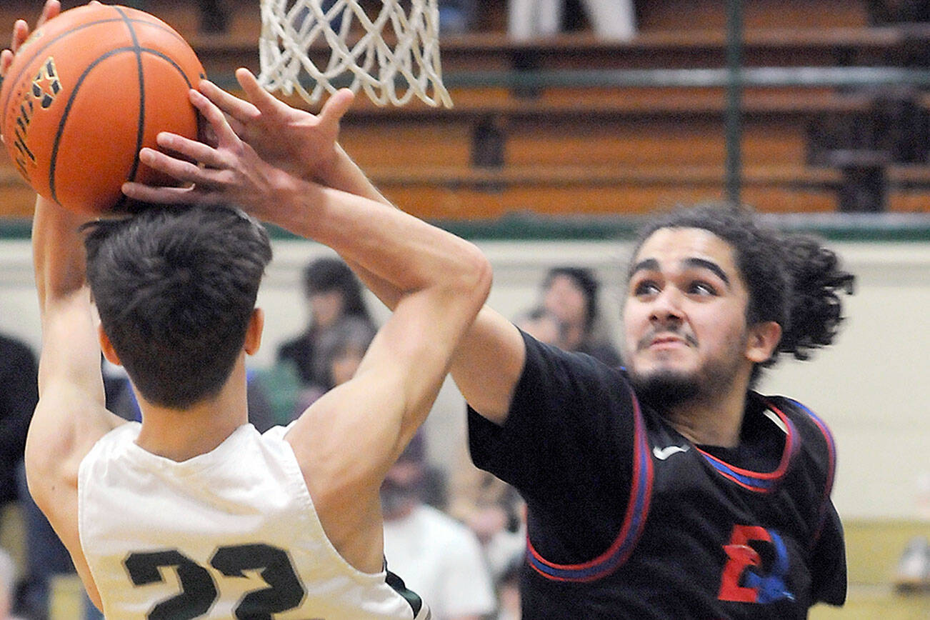 KEITH THORPE/PENINSULA DAILY NEWS
East Jefferson's Lorenzo McCleese, right denies a shot by Port Angeles' Tyler Hunter during Thursday's game in Port Angeles.