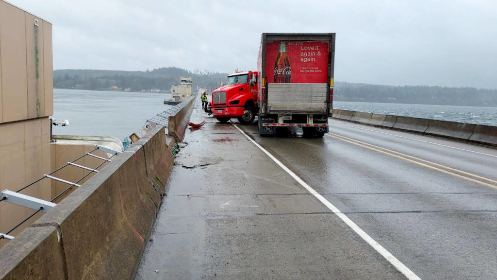 Update Wreck Blocks Hood Canal Bridge For Seven Hours Peninsula