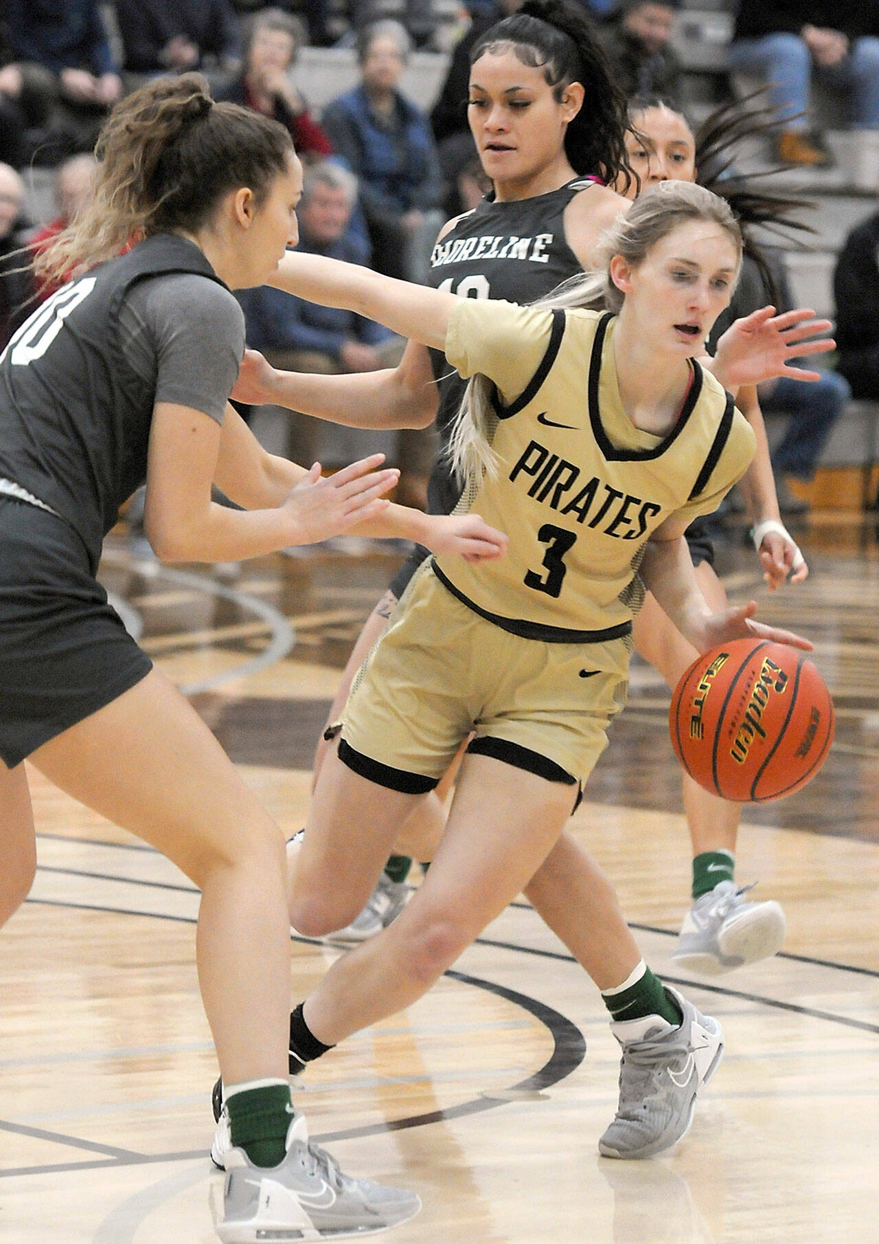 COLLEGE BASKETBALL: Peninsula women back in first; men lose on a