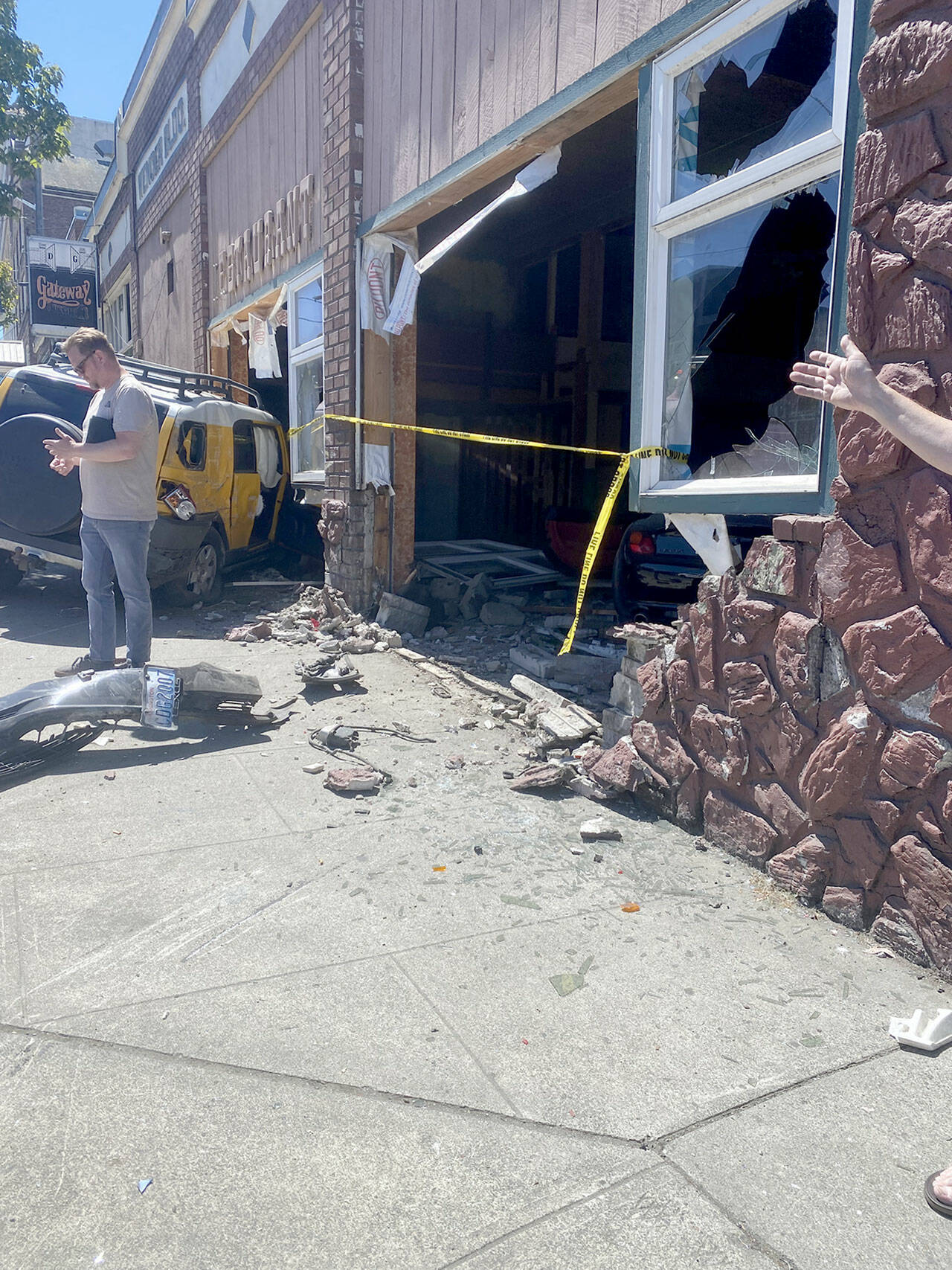 Threecar crash sends cars into building in Port Angeles Peninsula