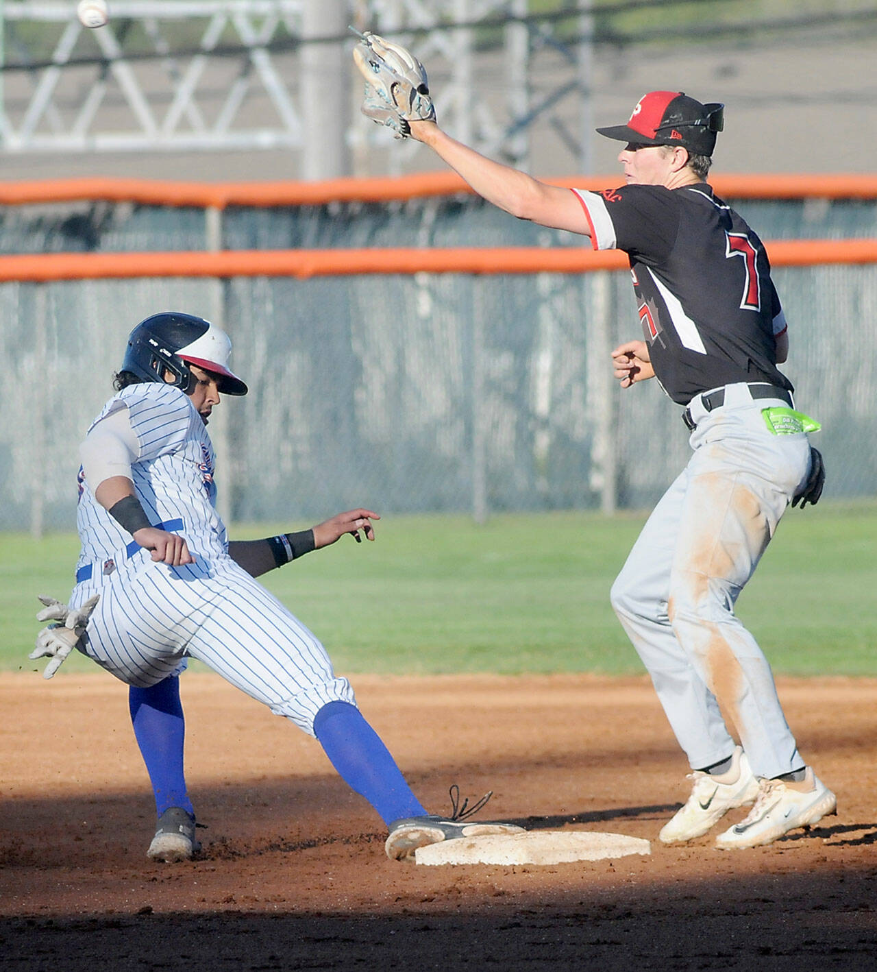 KEITH THORPE/PENINSULA DAILY NEWS
Lefties baserunner Julio Vasquez, left, makes it back to second ahead of the throw to Kamloops shortstop Cooper Neville on Wednesday at Port Angeles Civic Field.