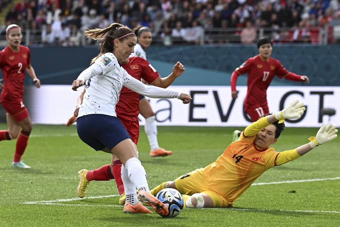 WOMEN’S WORLD CUP U.S. beats Vietnam behind Smith’s two goals