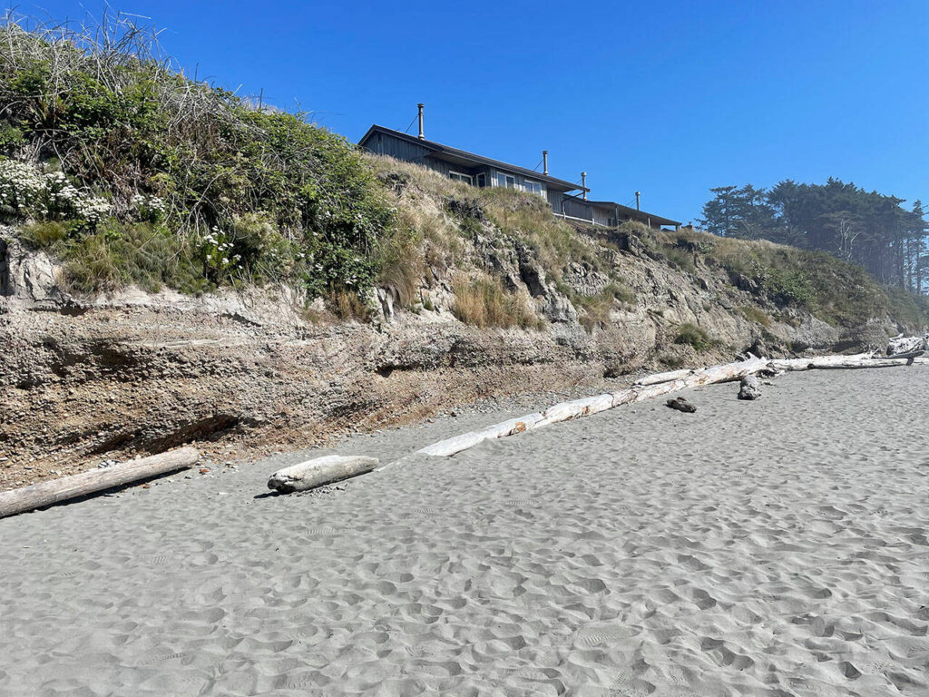 Coastal erosion threatens Kalaloch cabins | Peninsula Daily News